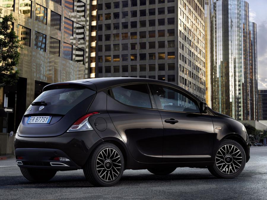  Lancia Ypsilon S by MomoDesign 2013 года  (фото 5 из 37)